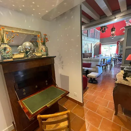 Casa de hóspedes La Fontaine Romy 4*